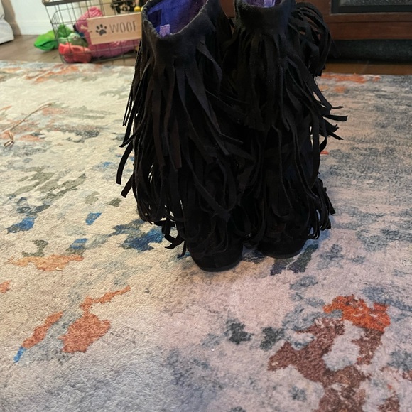 Miley Cyrus black fringe boots - Picture 3 of 7